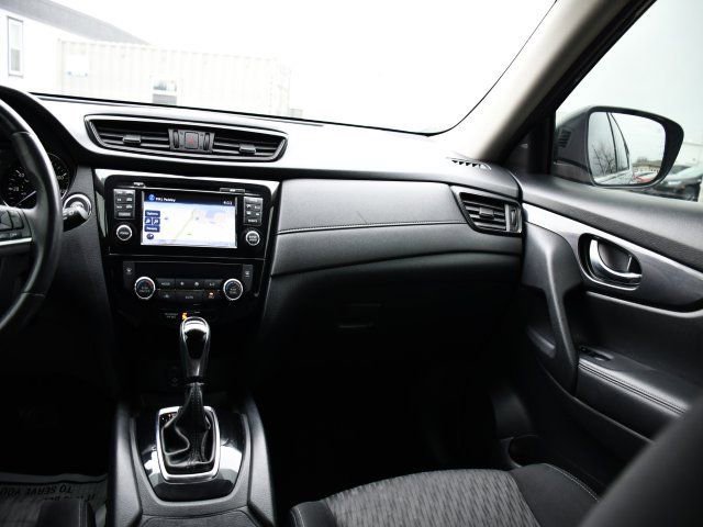Used 2017 Nissan Rogue SV w/ SV Premium Package image 19