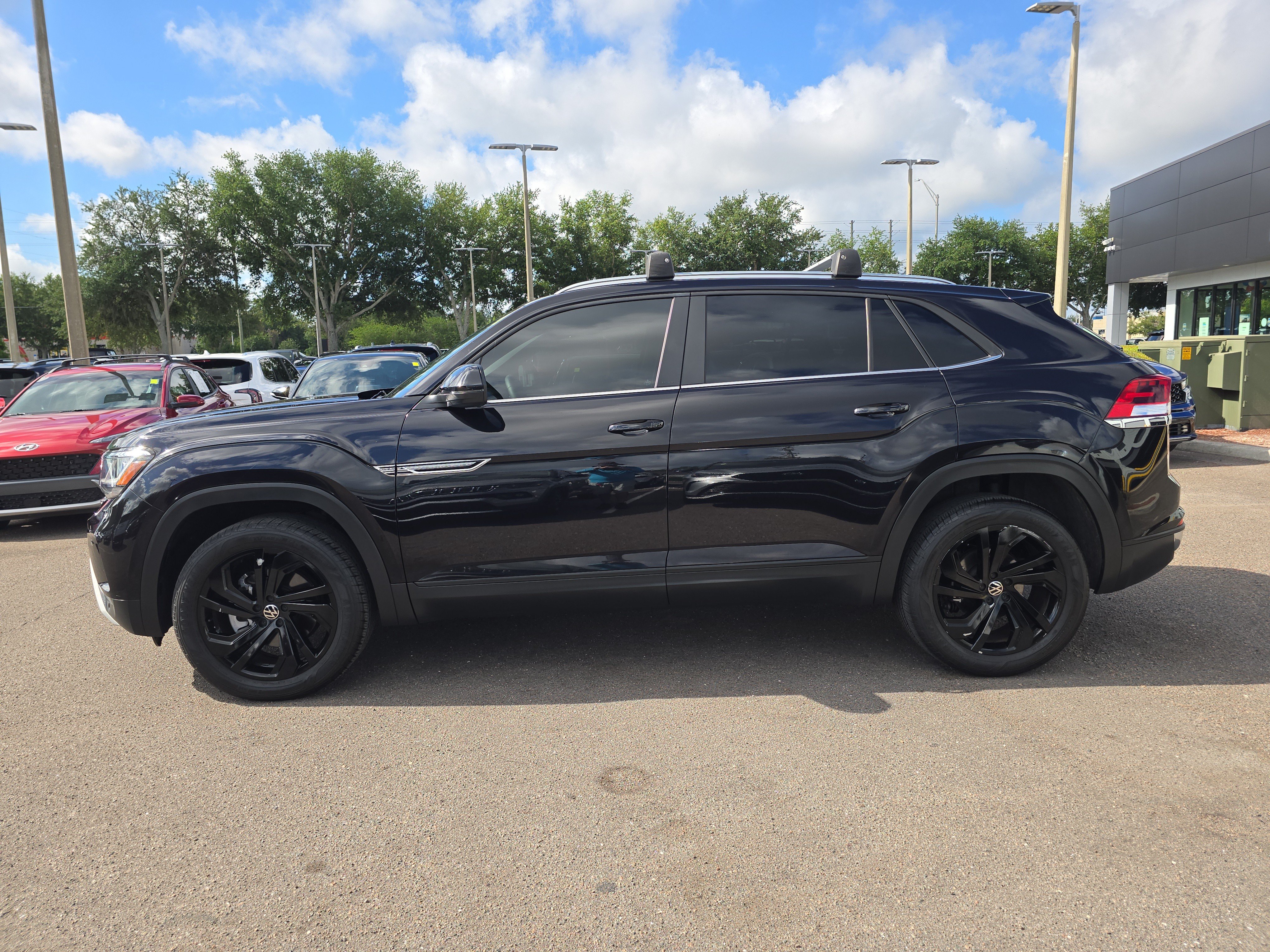 Used 2023 Volkswagen Atlas Cross Sport SE w/ Panoramic Sunroof Package AWD/4WD image 5