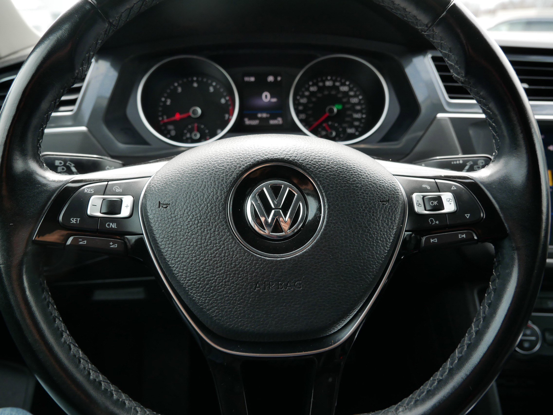 Used 2018 Volkswagen Tiguan SE image 24