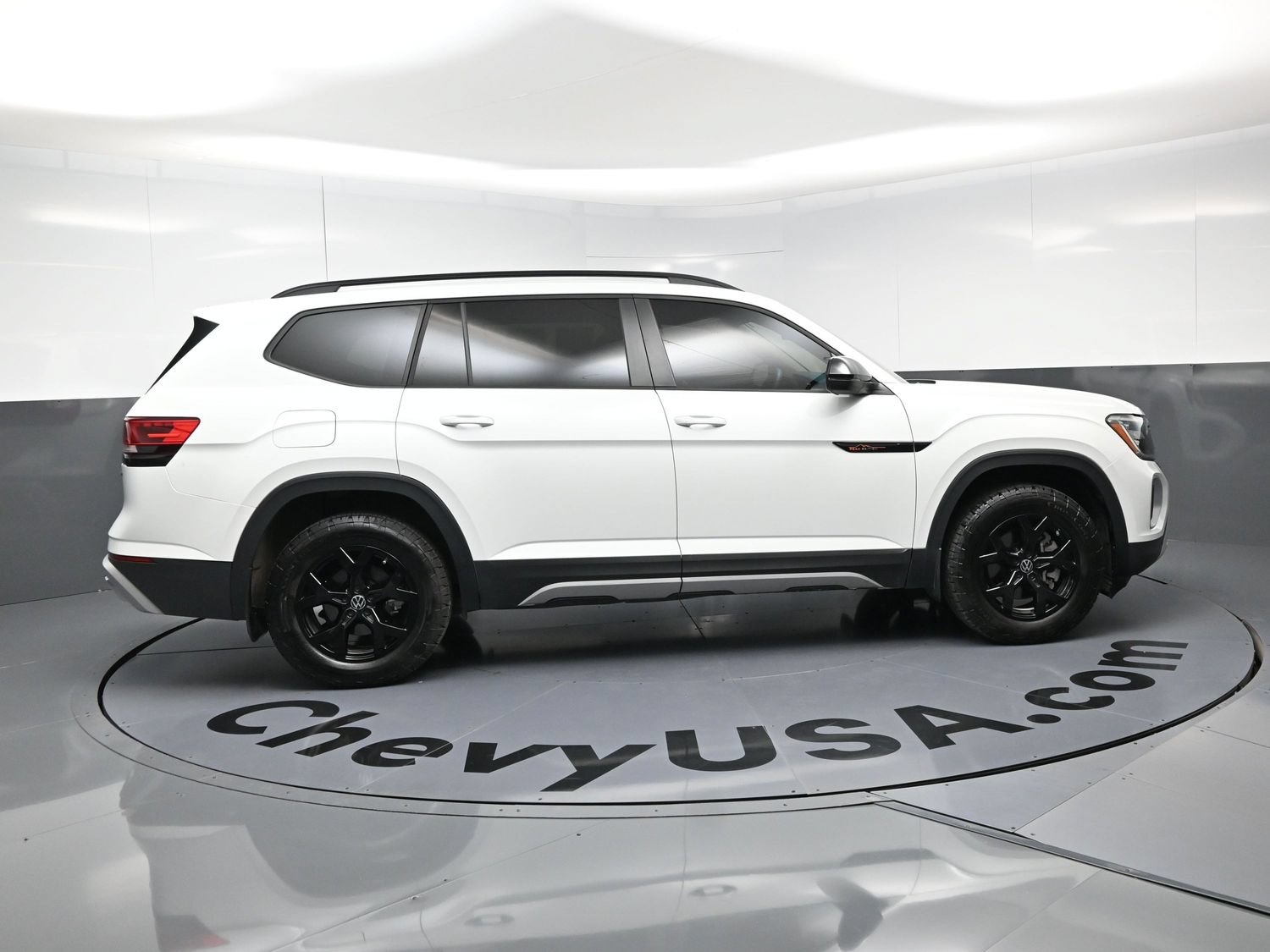 Used 2024 Volkswagen Atlas Peak Edition SEL AWD/4WD image 10