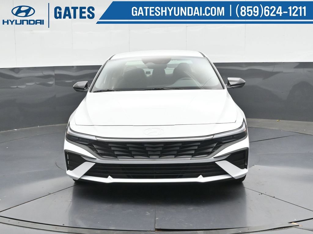 Used 2025 Hyundai Elantra Sport image 5