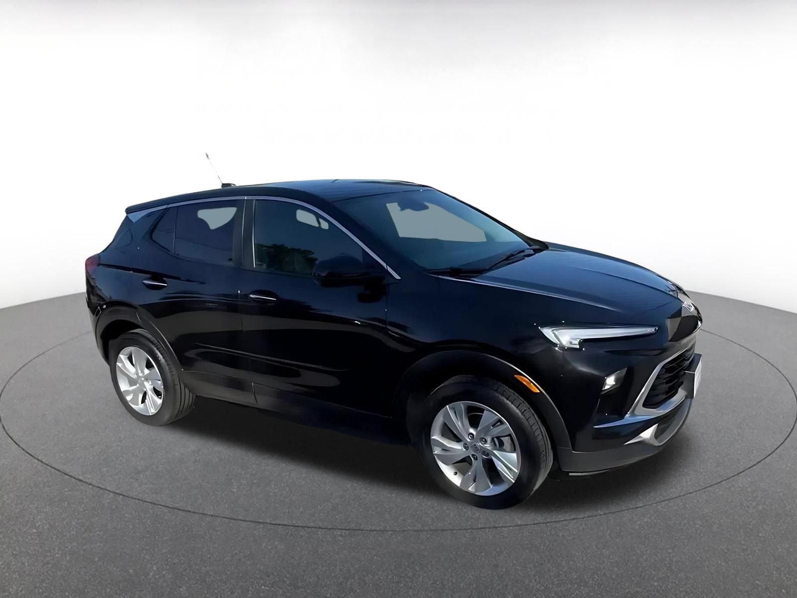 Used 2025 Buick Encore GX Preferred AWD/4WD image 2