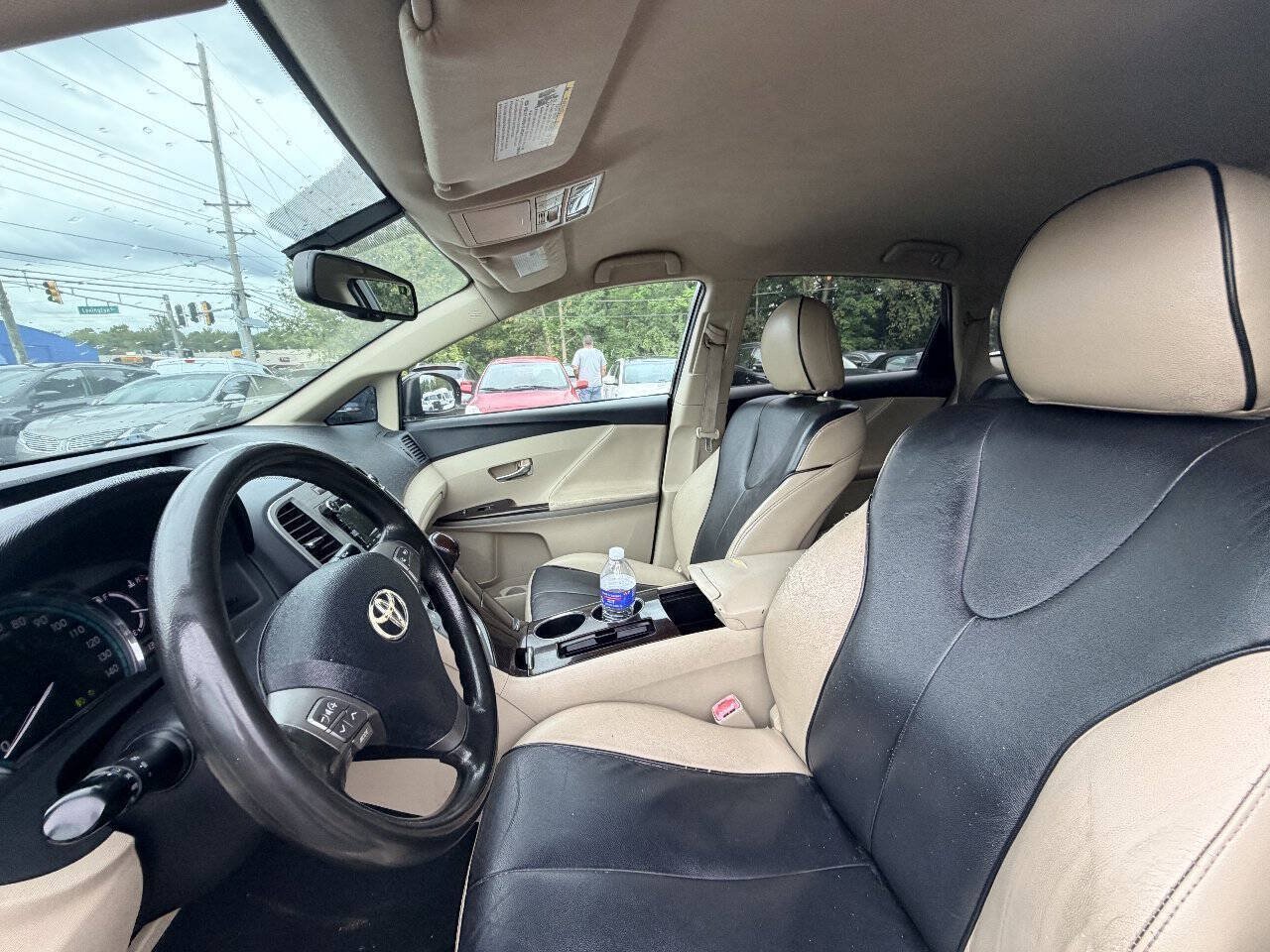 Used 2010 Toyota Venza AWD w/ Convenience Pkg image 31
