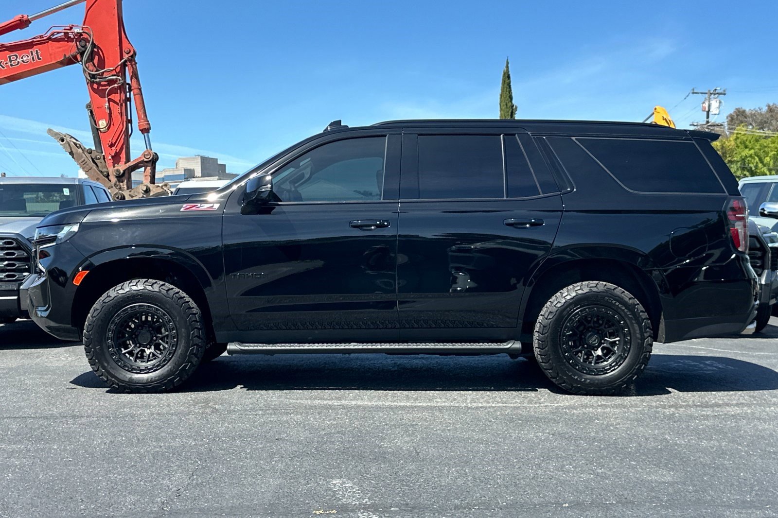 Used 2023 Chevrolet Tahoe Z71 w/ Z71 Off-Road Package AWD/4WD image 2