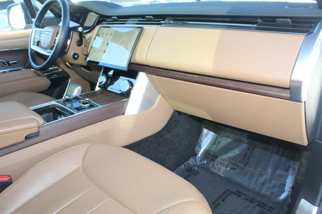 Used 2023 Land Rover Range Rover SE image 28