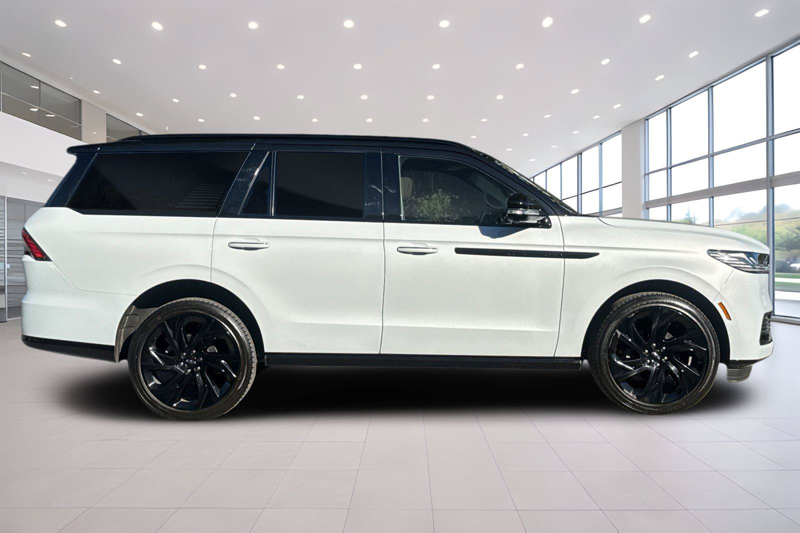 Used 2026 Lincoln Navigator Black Label AWD/4WD image 3