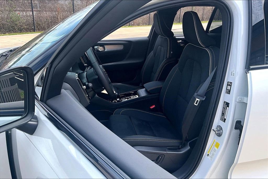 New 2026 Volvo XC40 B5 Ultra w/ Protection Package Premier AWD/4WD image 34
