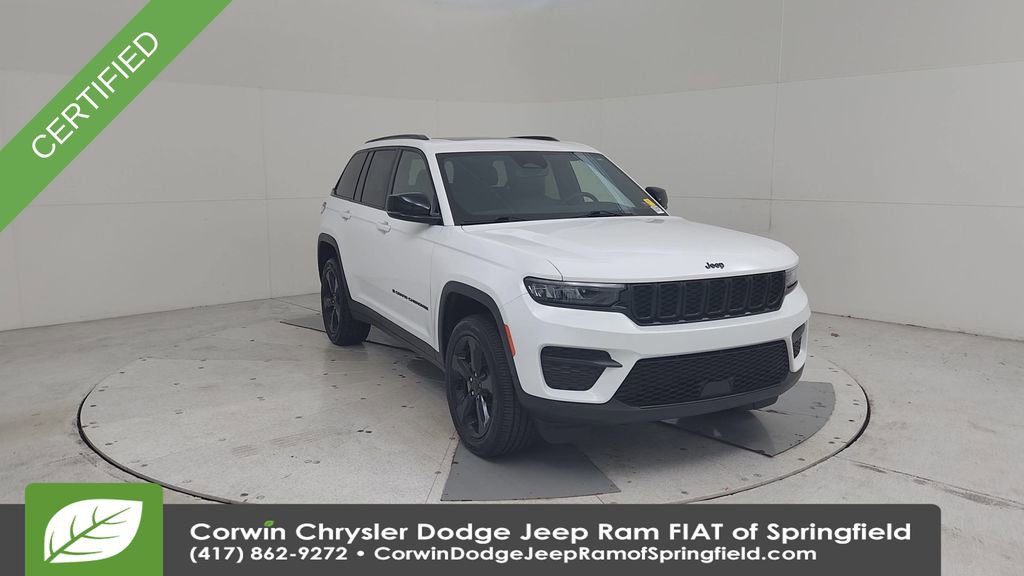 Used 2023 Jeep Grand Cherokee Altitude image 2