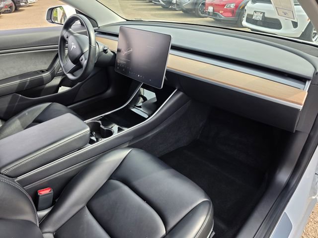 Used 2019 Tesla Model 3 Standard Range Plus image 9