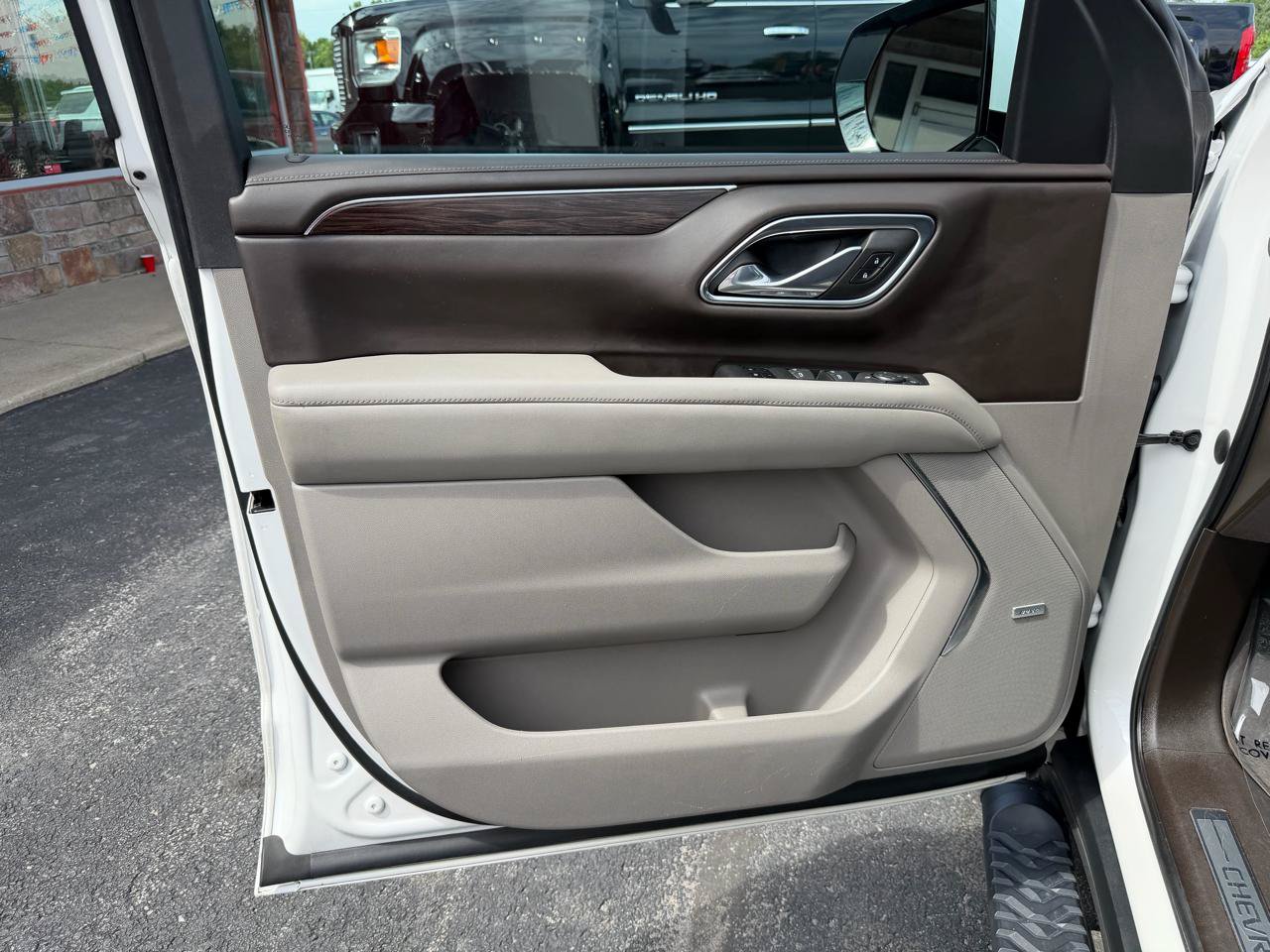 Used 2023 Chevrolet Suburban Z71 AWD/4WD image 13