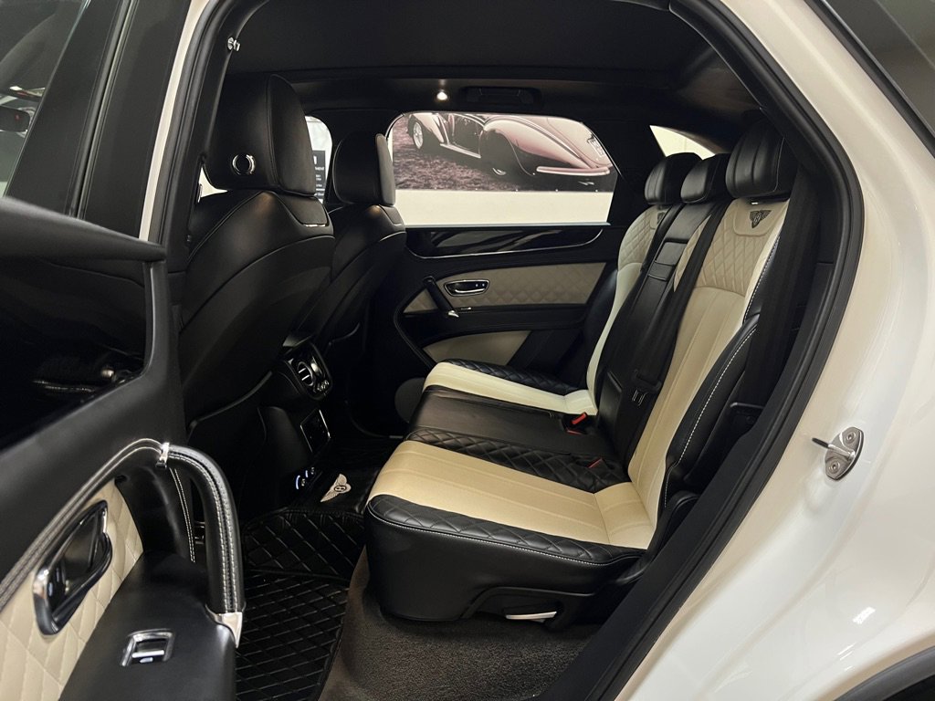 Used 2019 Bentley Bentayga image 48