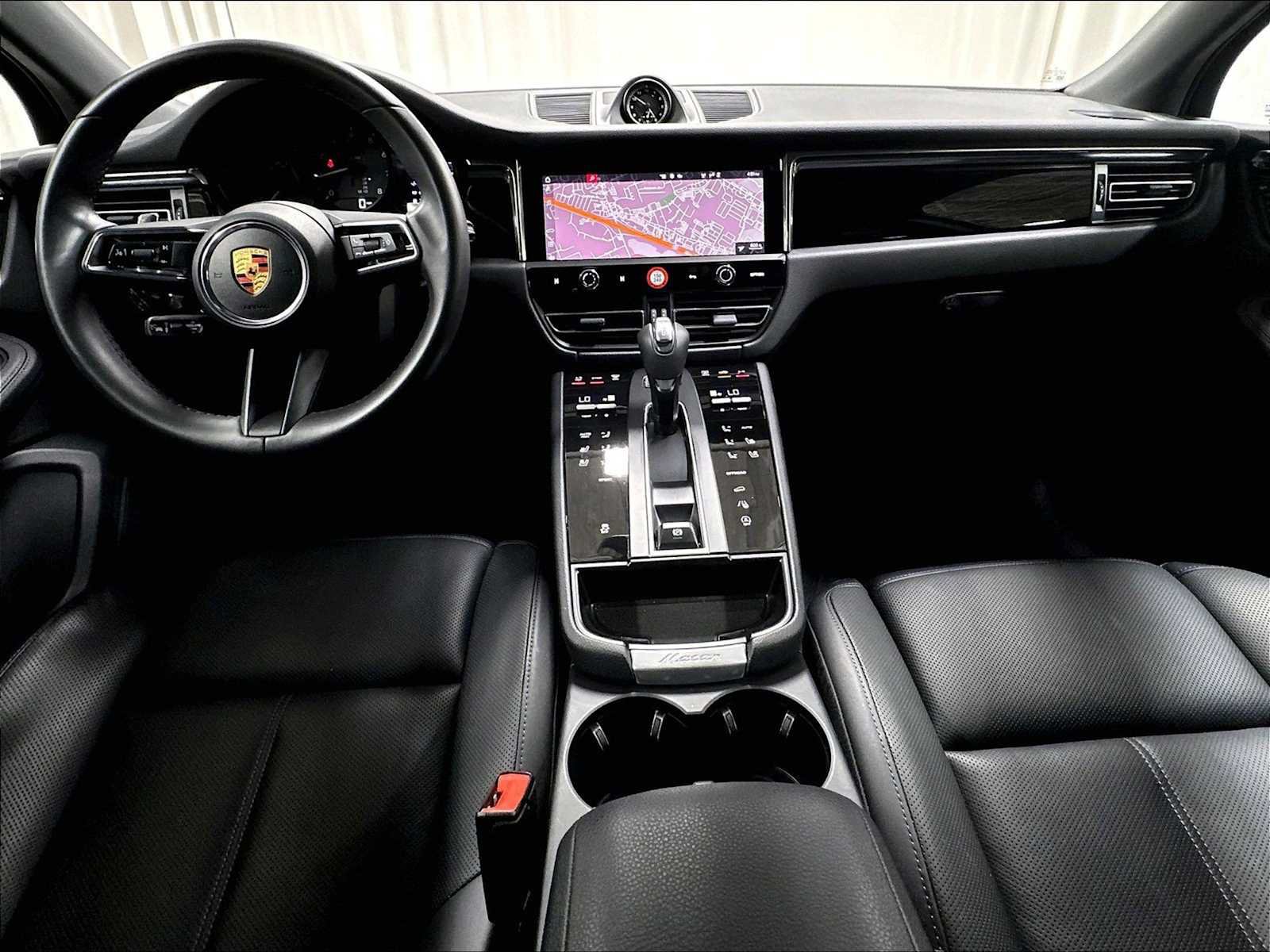 Used 2026 Porsche Macan AWD/4WD image 17