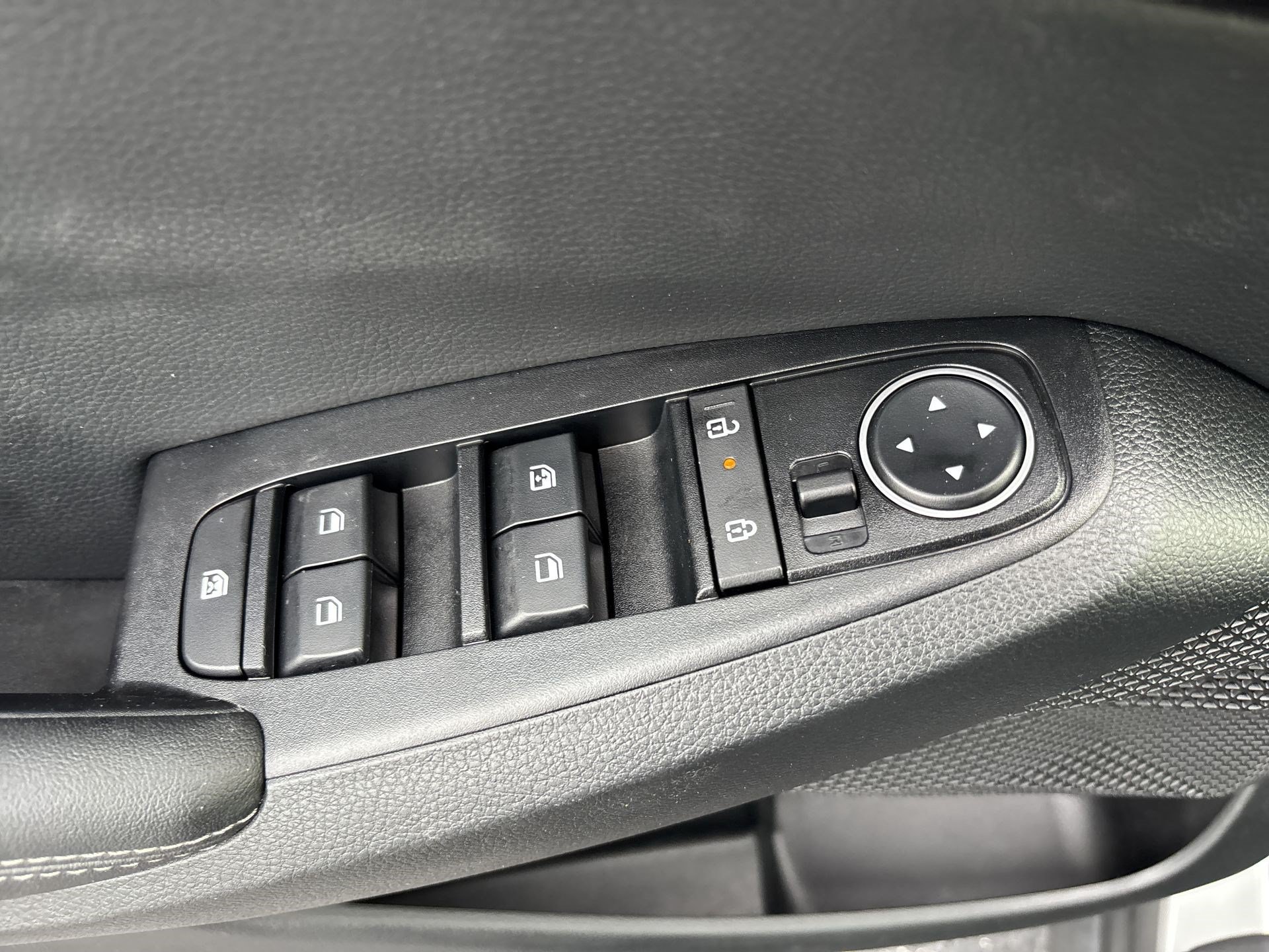 Used 2025 Kia Seltos EX FWD image 15