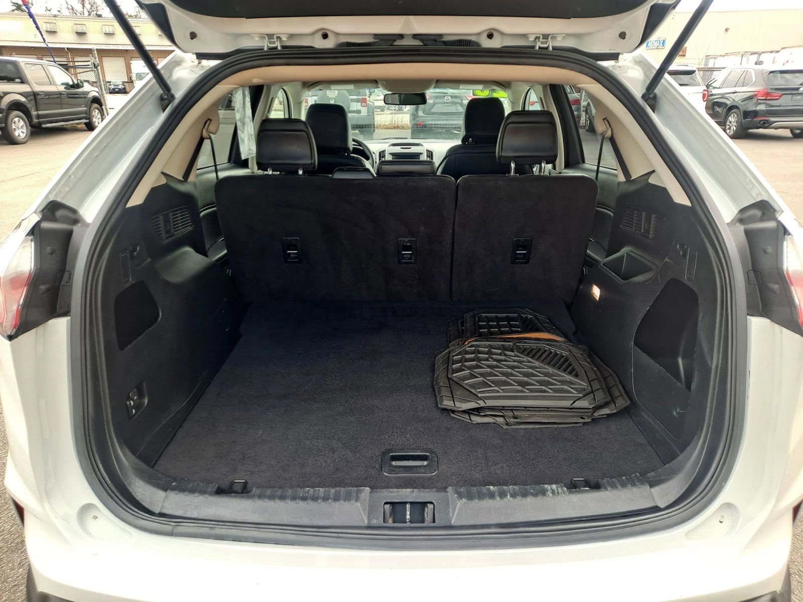 Used 2020 Ford Edge SEL image 11