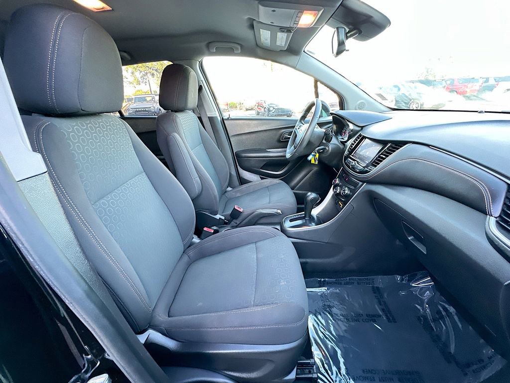 Used 2022 Chevrolet Trax LS w/ Tint and Cruise Package AWD/4WD image 25