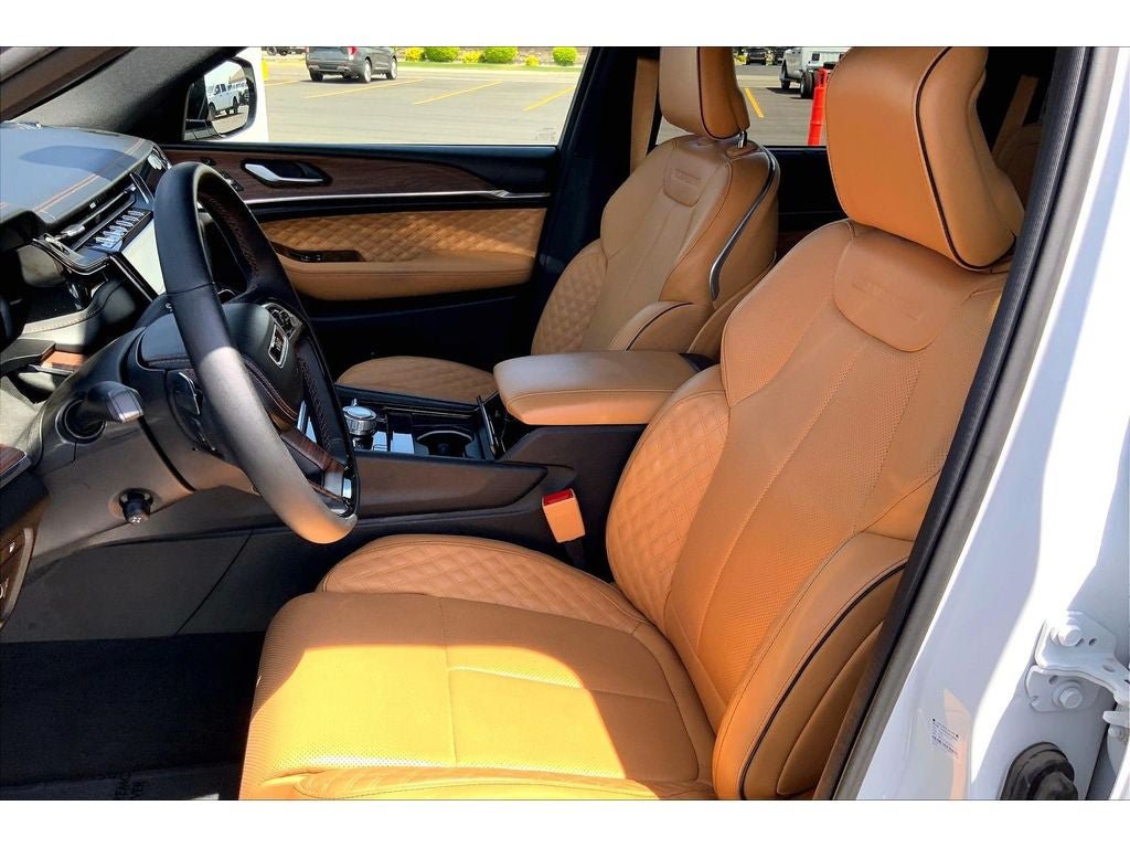Used 2023 Jeep Grand Cherokee Summit w/ High Altitude Package AWD/4WD image 27