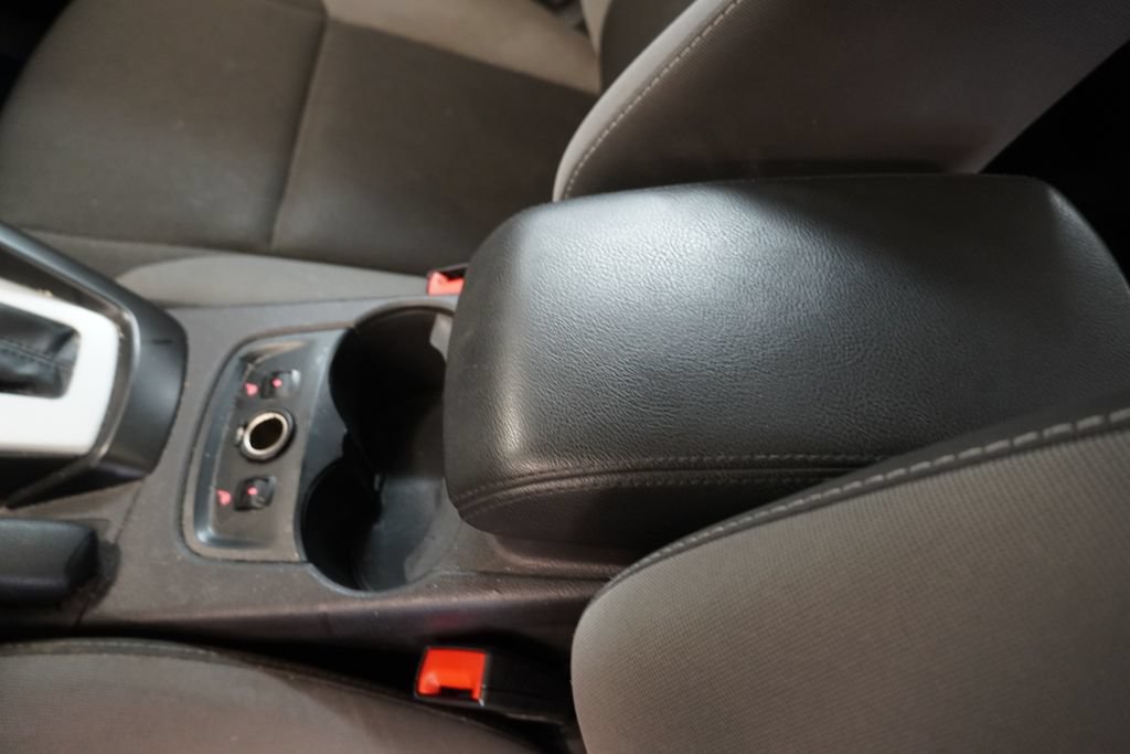 Used 2014 Ford Focus SE w/ SE Winter Package FWD image 23