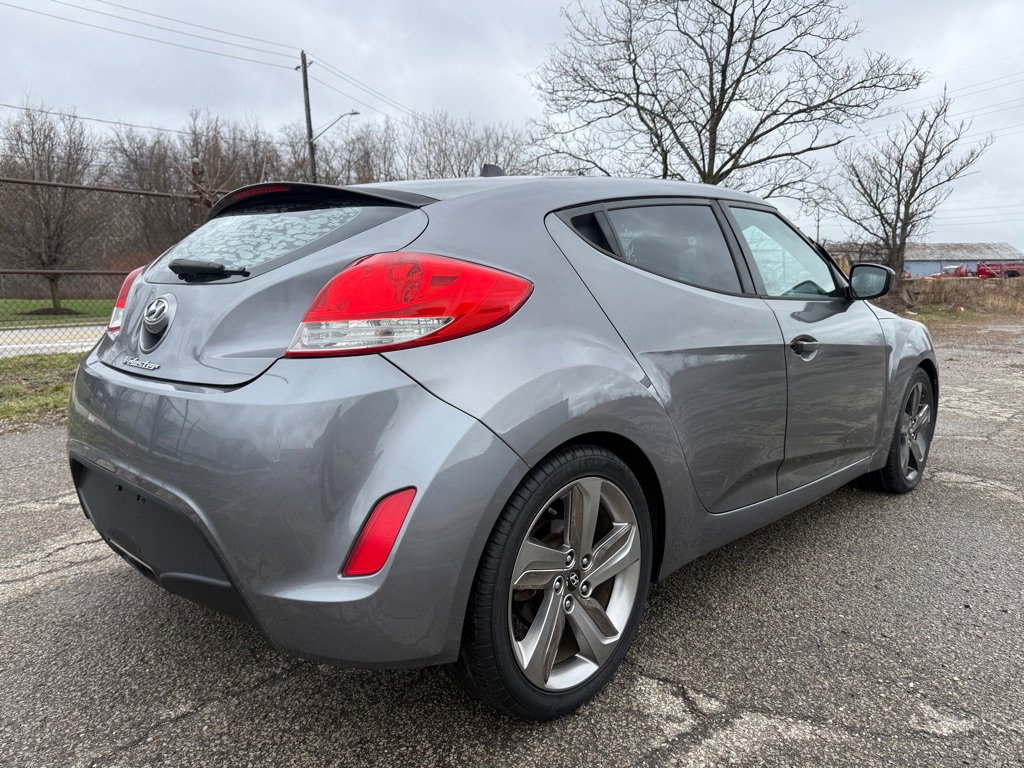 Used 2016 Hyundai Veloster FWD image 5