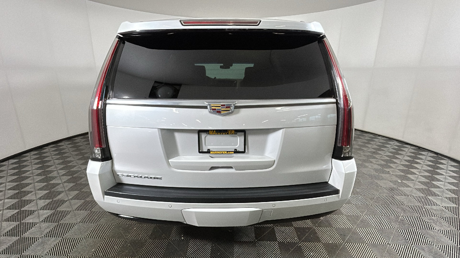 Used 2019 Cadillac Escalade Platinum RWD image 4