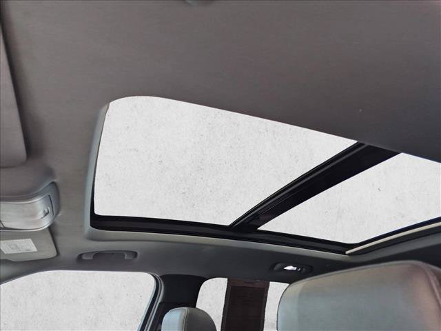 Used 2019 Chevrolet Blazer LT w/ Sun and Wheels Package FWD image 16