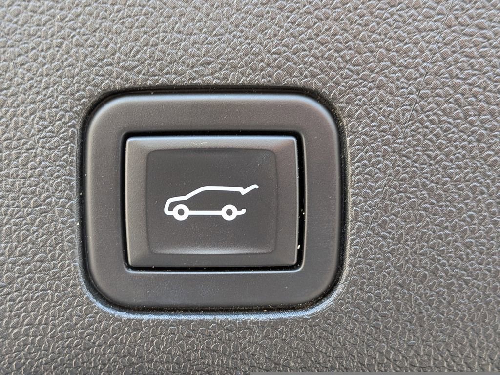 Used 2024 Chevrolet Tahoe LT image 15