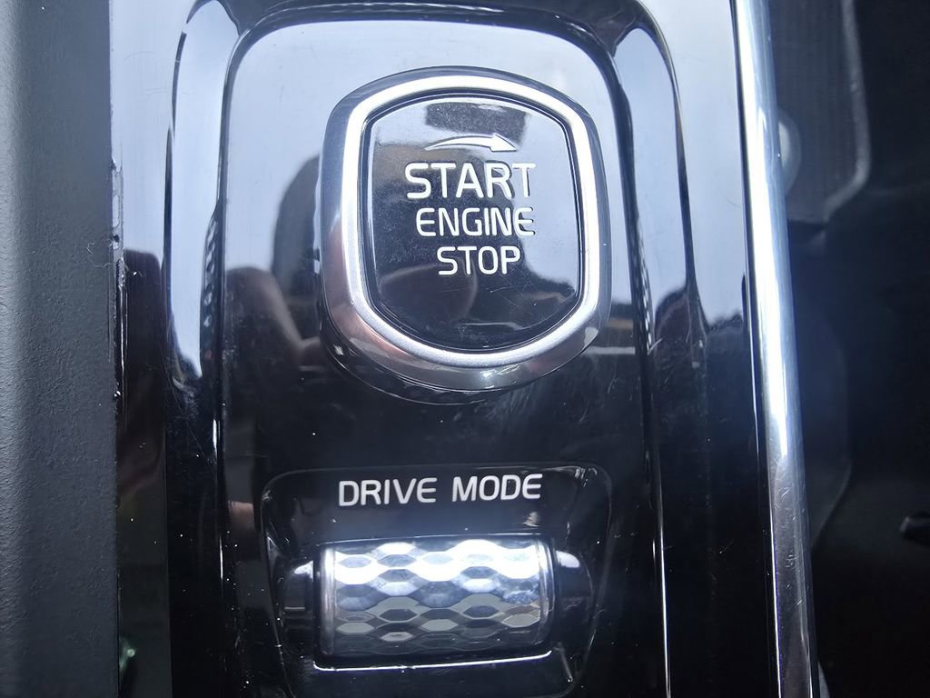 Used 2019 Volvo S60 T6 Momentum image 30