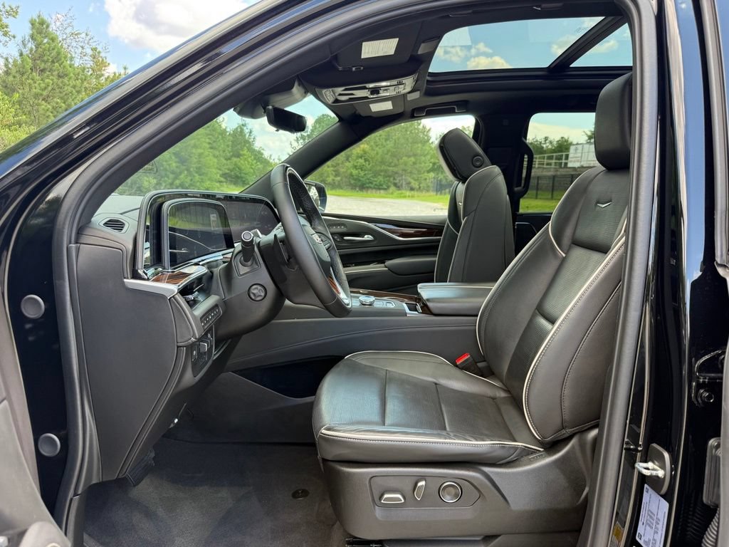 Certified 2024 Cadillac Escalade Premium Luxury w/ Performance Package AWD/4WD image 25