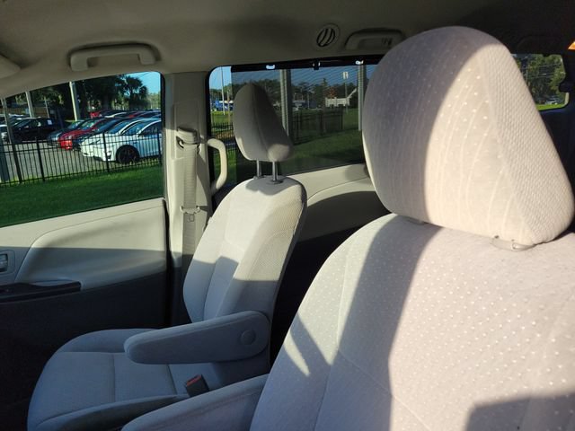 Used 2020 Toyota Sienna LE FWD image 19