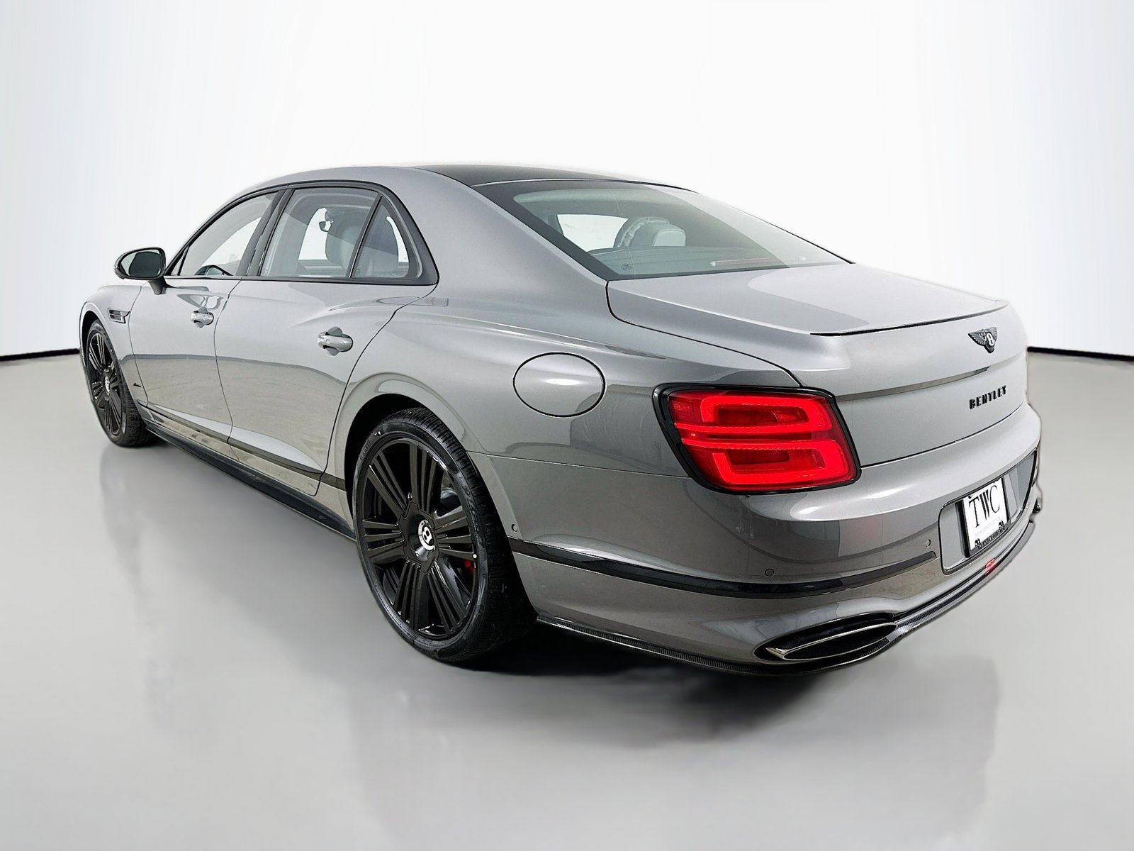 New 2026 Bentley Flying Spur V8 AWD/4WD image 3