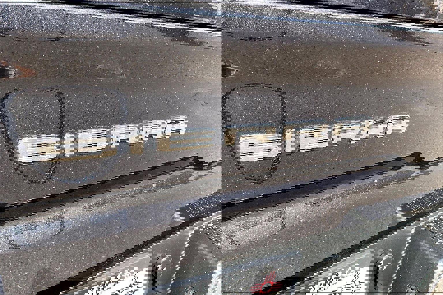 Used 2024 GMC Sierra 2500 SLT w/ SLT Premium Package image 25