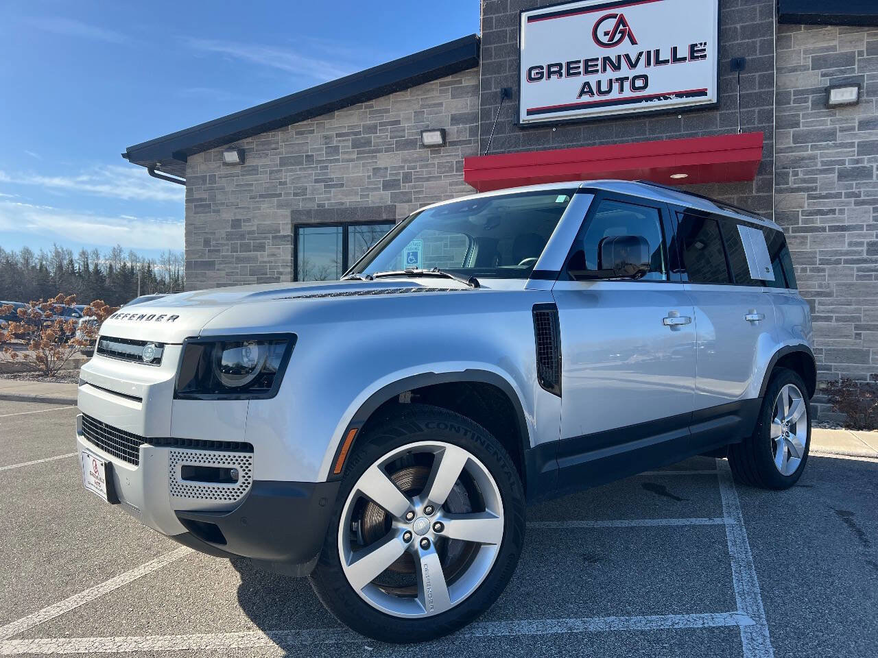 Used 2023 Land Rover Defender 110 SE image 1