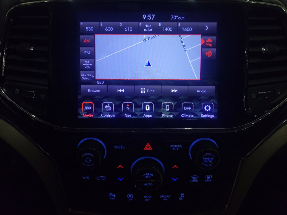 Used 2020 Jeep Grand Cherokee Limited AWD/4WD image 25