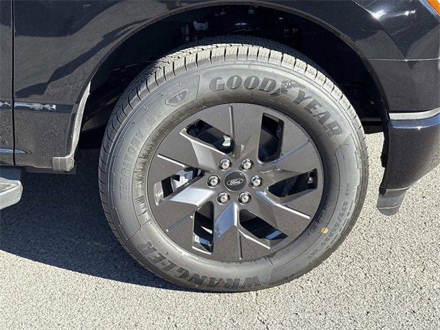 New 2025 Ford F150 Lightning Lariat image 9