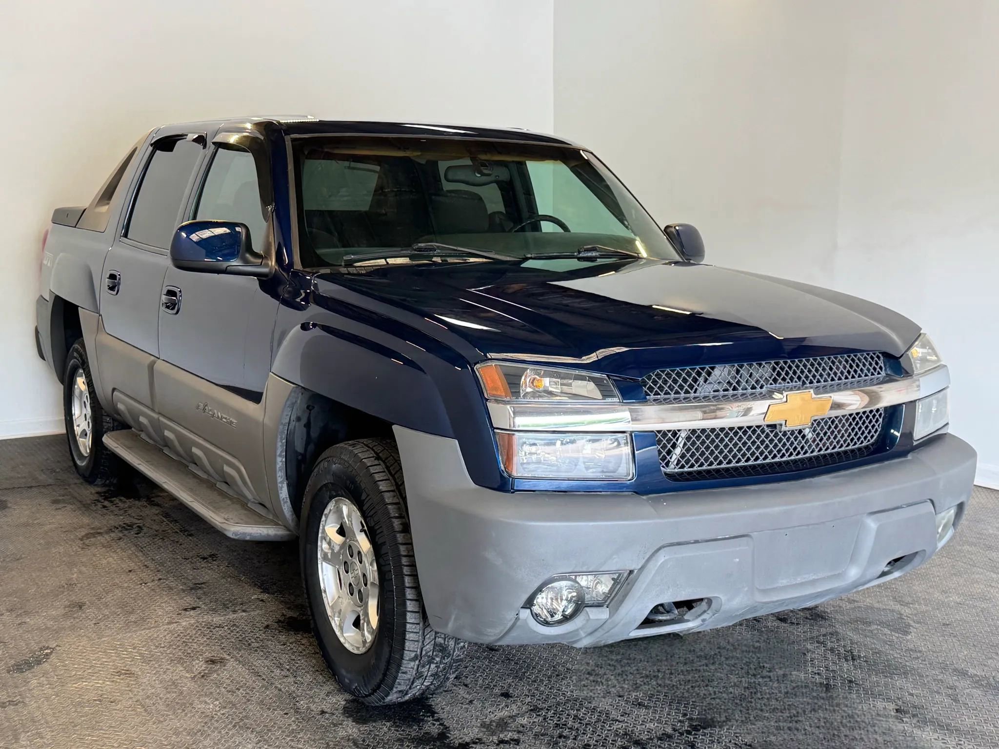 Used 2002 Chevrolet Avalanche 4x4 w/ Off-Road Suspension Pkg image 3