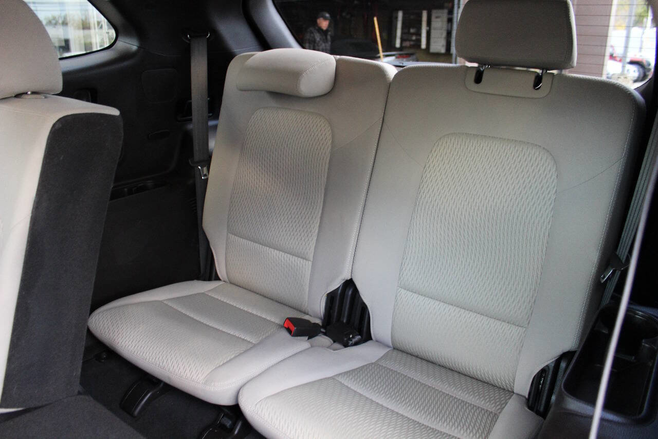 Used 2016 Hyundai Santa Fe SE w/ Cargo Package image 13