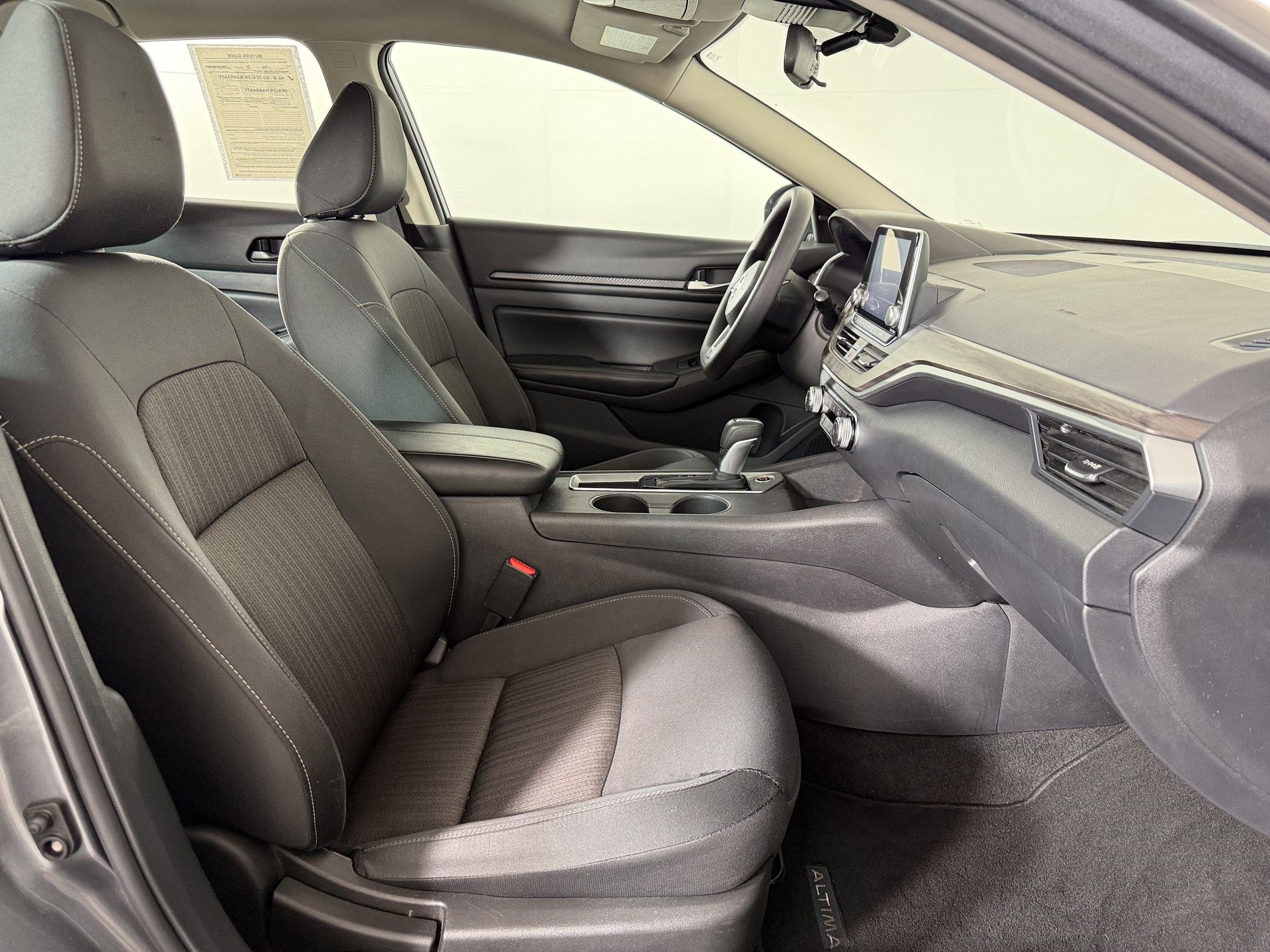 Used 2025 Nissan Altima 2.5 SV FWD image 21