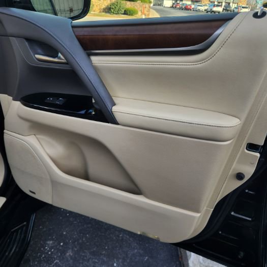 Used 2017 Lexus LX 570 4WD image 17