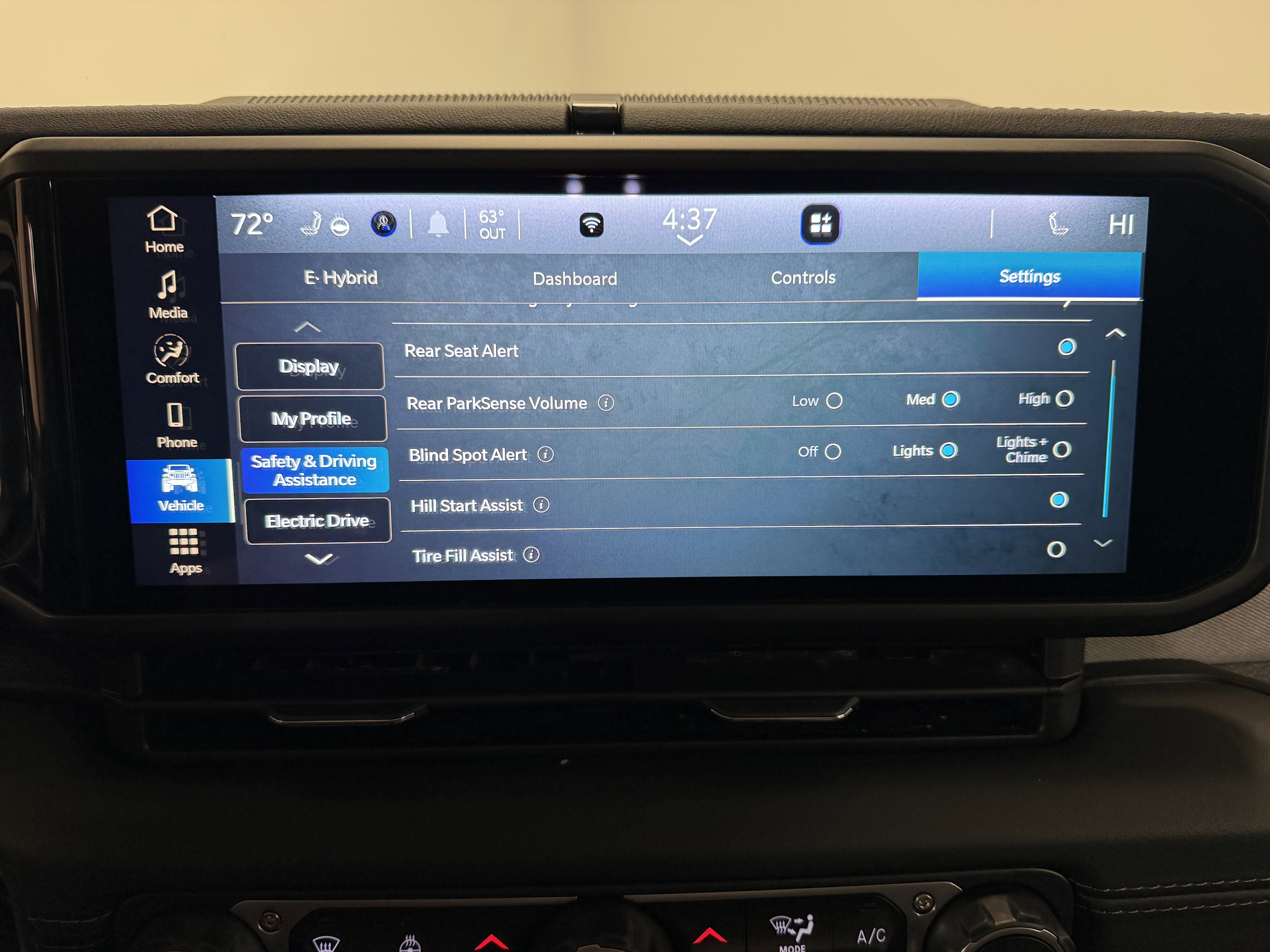 Used 2025 Jeep Wrangler Sahara 4xe w/ Safety Group image 11