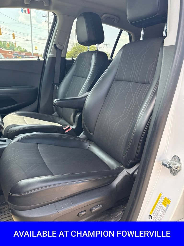 Used 2020 Chevrolet Trax LT w/ LT Convenience Package AWD/4WD image 13