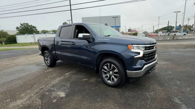 Used 2022 Chevrolet Silverado 1500 LT AWD/4WD image 2