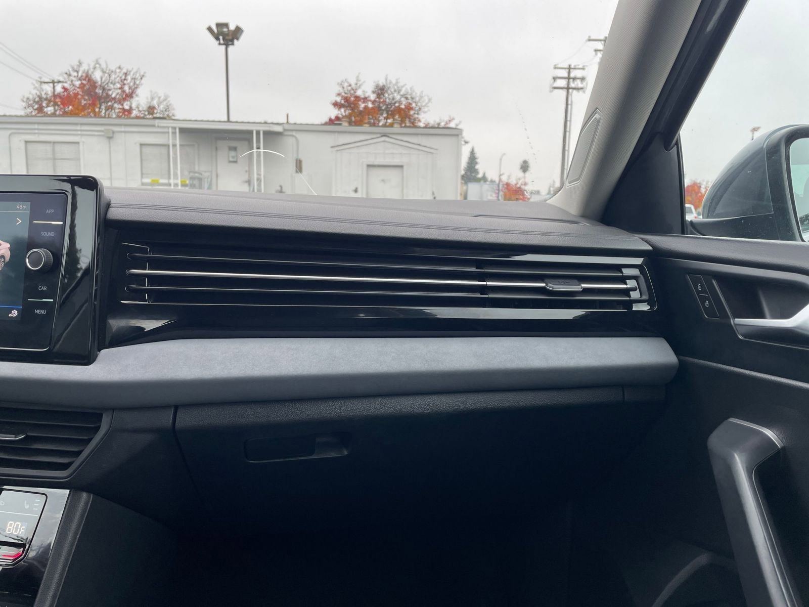 Used 2025 Volkswagen Jetta SE image 35