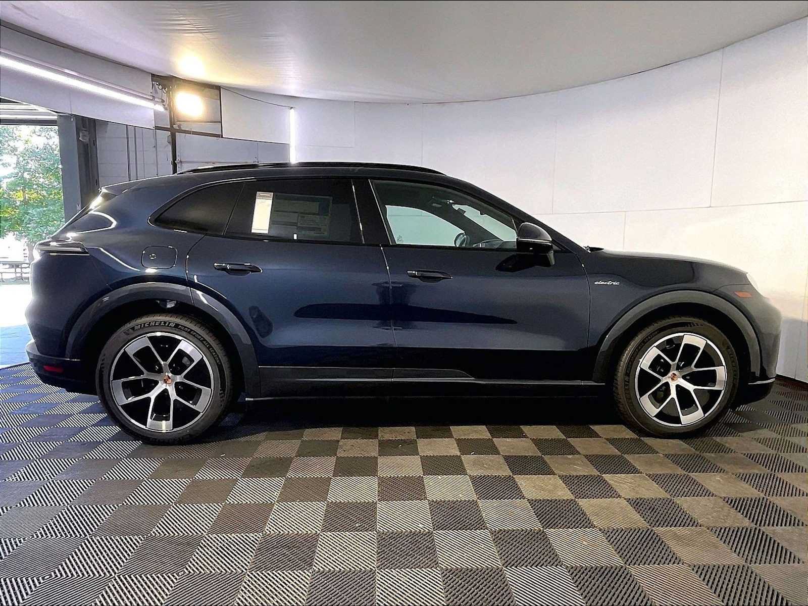 New 2026 Porsche Cayenne Electric AWD/4WD image 8