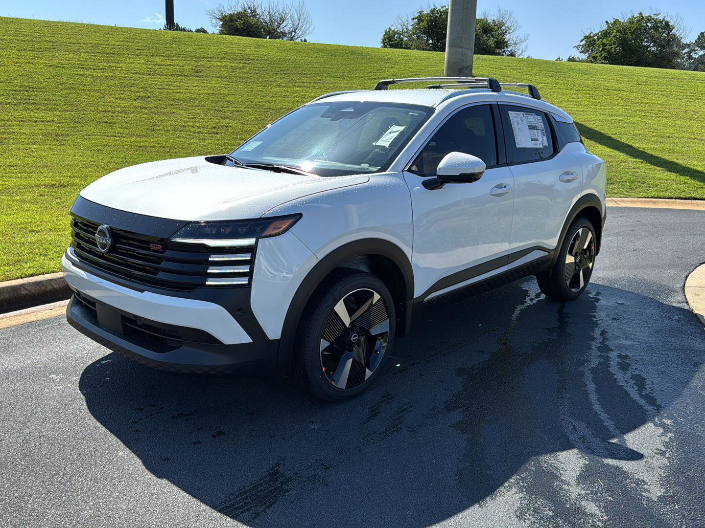New 2025 Nissan Kicks SR