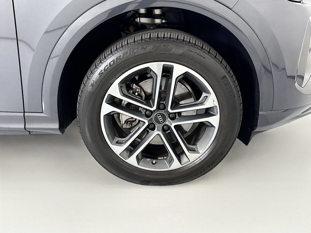 Certified 2025 Audi Q5 Premium w/ Convenience Package AWD/4WD image 33