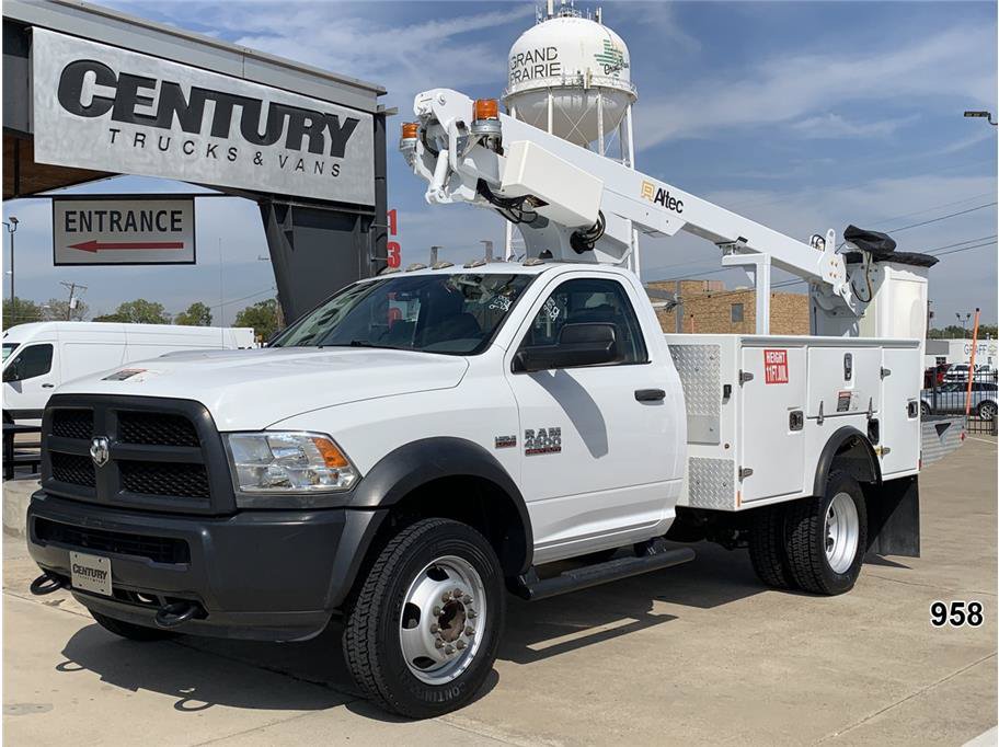 Used 2018 RAM 4500 Tradesman RWD image 3