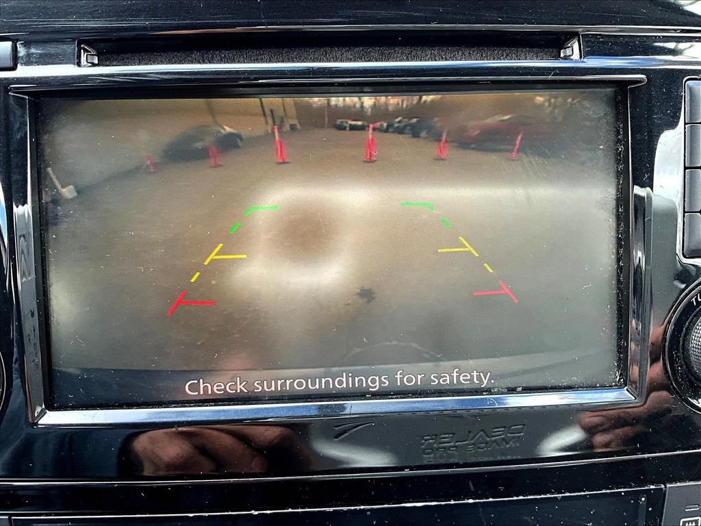 Used 2018 Nissan Rogue SV image 19