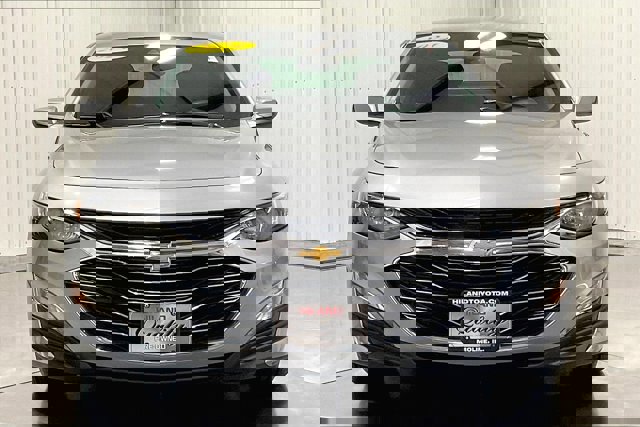 Used 2024 Chevrolet Malibu LT image 2