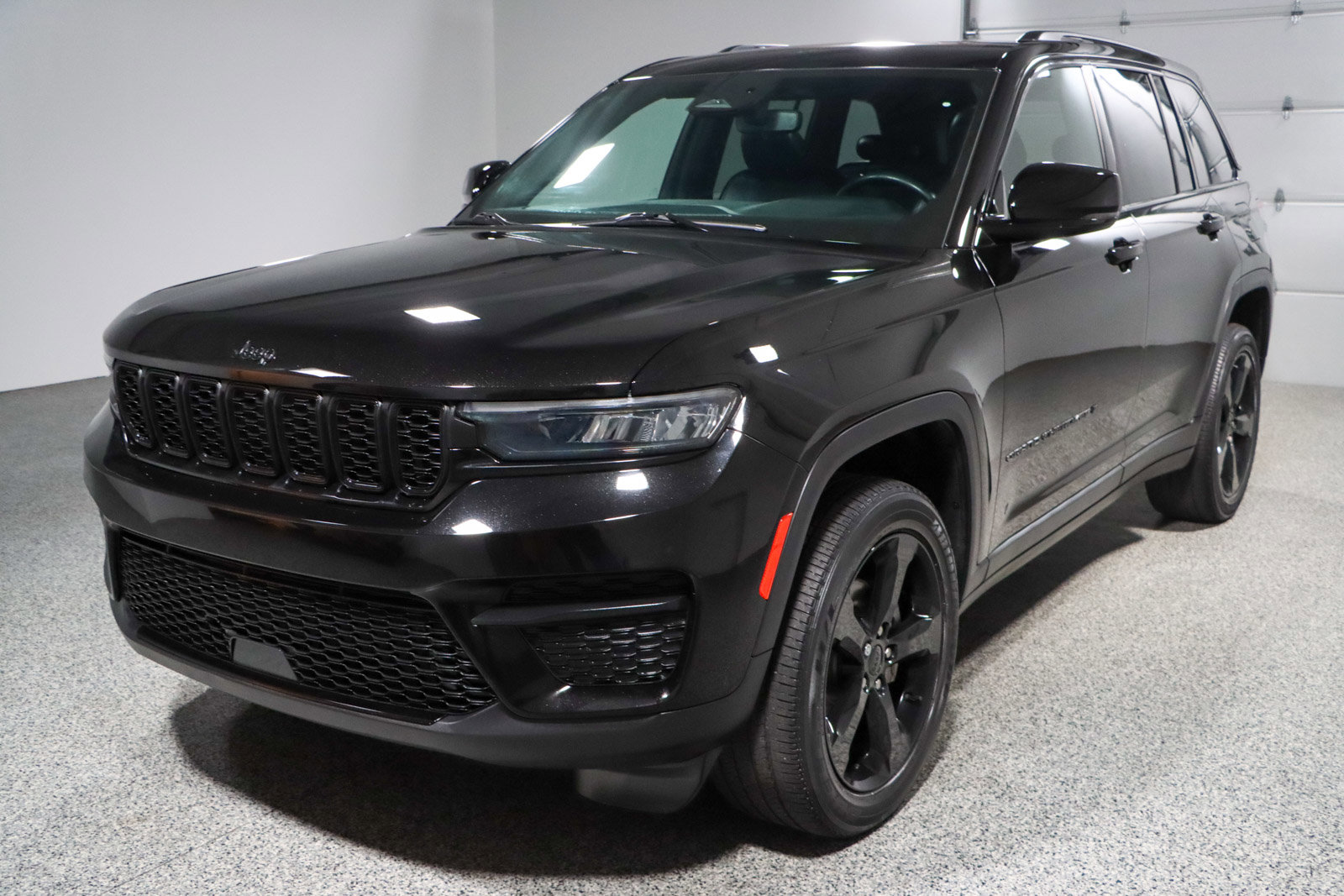 Used 2022 Jeep Grand Cherokee Altitude image 31