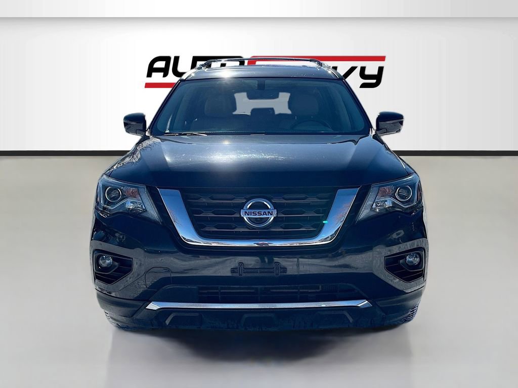 Used 2019 Nissan Pathfinder Platinum image 2