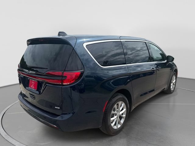 Used 2025 Chrysler Pacifica Select AWD/4WD image 8